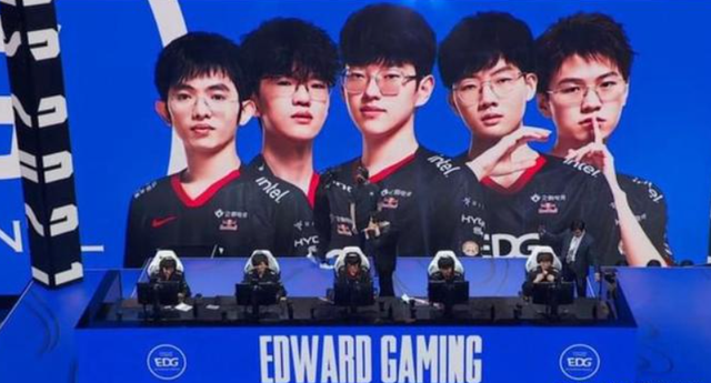 與季後賽中 與季後賽中